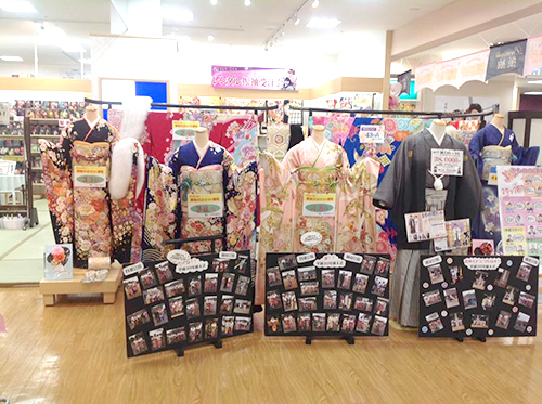 たくさんの振袖を見てみたいので、下見のためだけにお店に行ってもいいでしょうか?